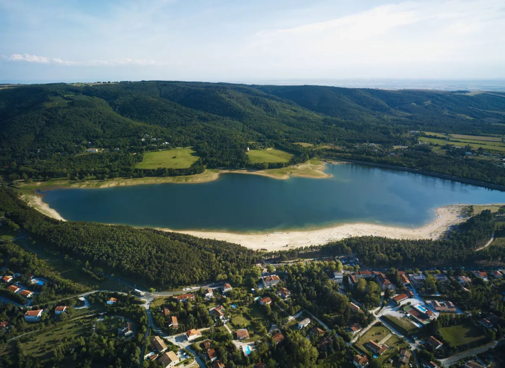 Revel et le lac de Saint-Ferréol