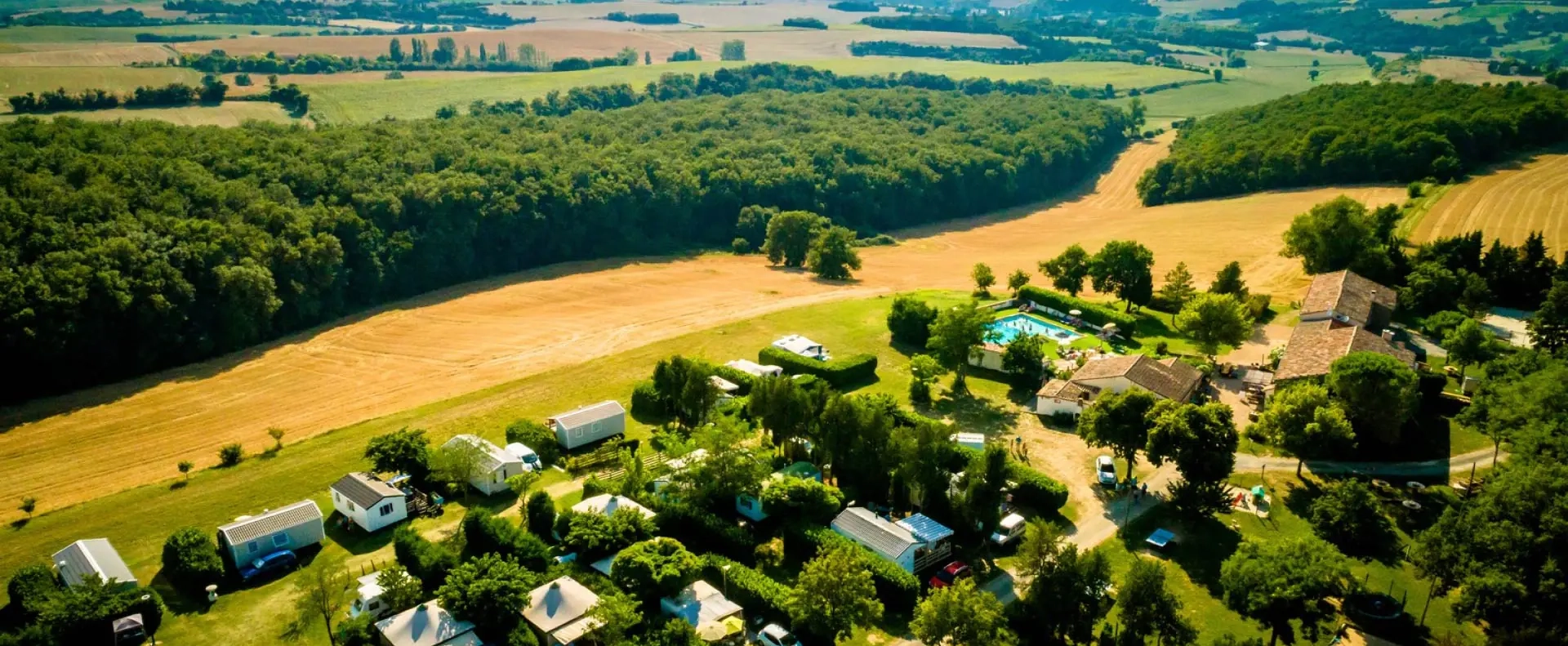 <span>Camping Domaine Saint-Laurent</span> Le petit qui a beaucoup d'un grand